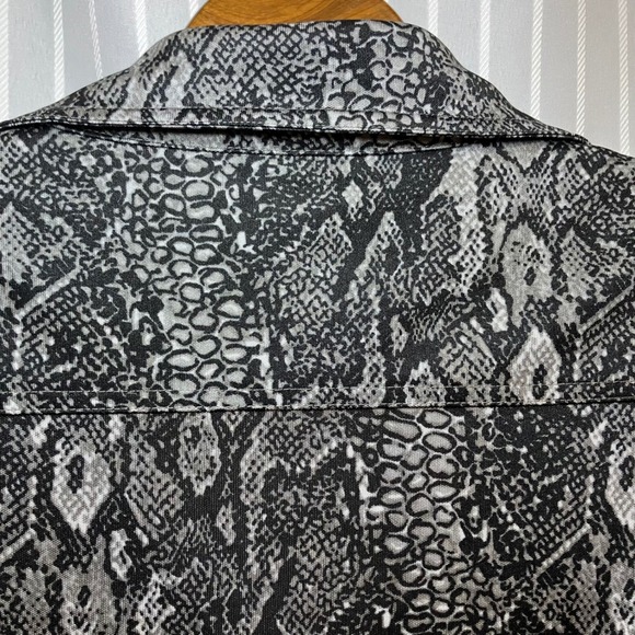 Collectible Y2K Tina Knowles (Beyonce’s mom) Medium Animal Print Blouse - Picture 9 of 12